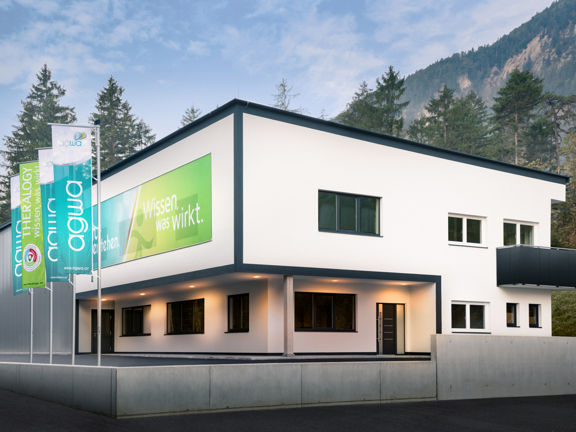 Firmengebäude Seite