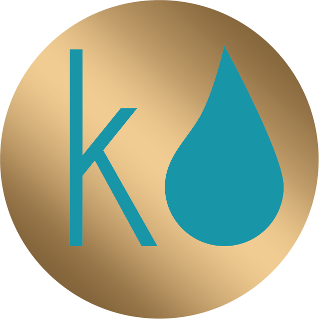 Frau mit weißem Kittel im Labor